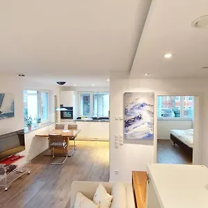 Apartment Stilvolle In Elbnaehe Mit Balkon, Parkplatz